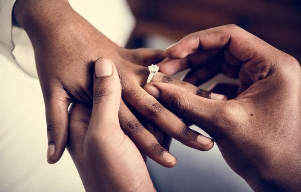 Read more about the article 30 Questions You Must Ask Before You Go To The Altar With Anyone- Seyi Igunsabi