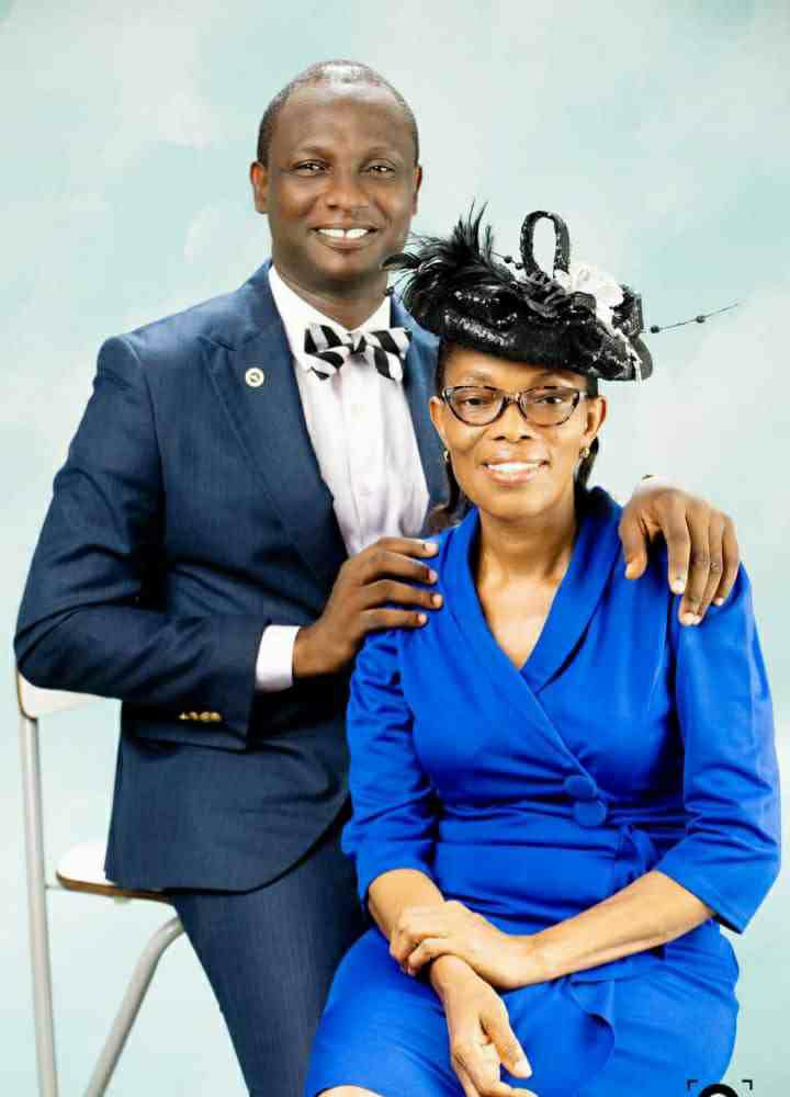 Couples with oil on their heads